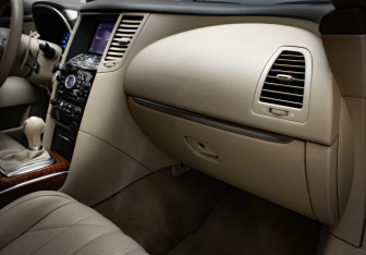 Подержанный автомобиль Infiniti FX 2013 года (29 фото)