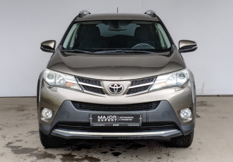 Подержанный автомобиль Toyota RAV4 2014 года (2 фото)
