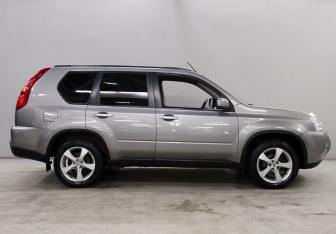 Подержанный автомобиль Nissan X-Trail 2009 года (8 фото)