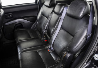 Подержанный автомобиль Mitsubishi Outlander 2008 года (12 фото)