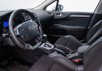 Подержанный автомобиль Citroen C4 Hatchback 2012 года (10 фото)