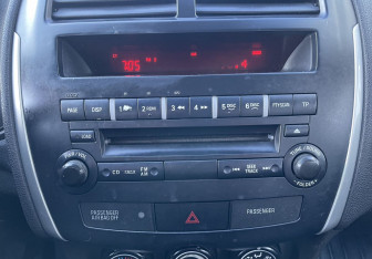 Подержанный автомобиль Mitsubishi ASX 2012 года (14 фото)