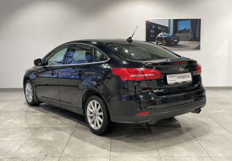 Подержанный автомобиль Ford Focus Sedan 2017 года (7 фото)
