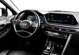 Подержанный автомобиль Hyundai Sonata 2019 года (9 фото)