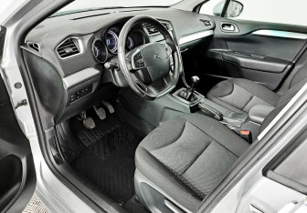 Подержанный автомобиль Citroen C4 Sedan 2018 года (8 фото)