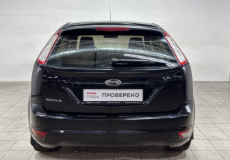 Подержанный автомобиль Ford Focus Hatchback 2010 года (6 фото)