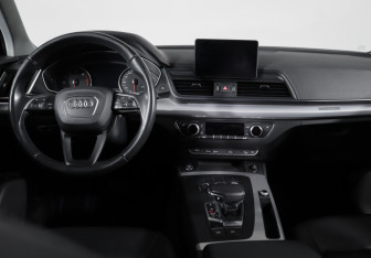 Подержанный автомобиль Audi Q5 2017 года (12 фото)