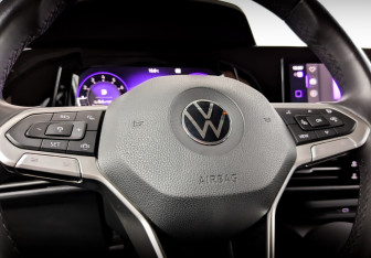 Подержанный автомобиль Volkswagen Golf Hatchback 2020 года (25 фото)