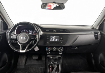 Подержанный автомобиль Kia Rio Hatchback 2021 года (13 фото)
