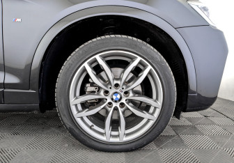Подержанный автомобиль BMW X4 2017 года (18 фото)