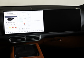 Подержанный автомобиль LiXiang L9 2023 года (16 фото)