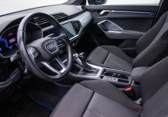 Подержанный автомобиль Audi Q3 2019 года (10 фото)