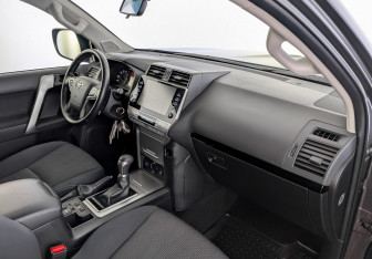 Подержанный автомобиль Toyota Land Cruiser Prado 2021 года (11 фото)