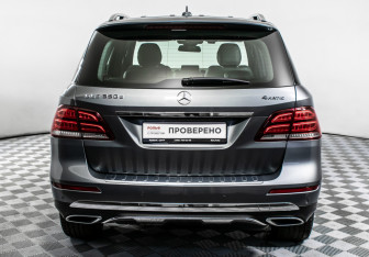 Подержанный автомобиль Mercedes-Benz GLE 2016 года (6 фото)