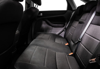 Подержанный автомобиль Ford Focus Hatchback 2011 года (12 фото)