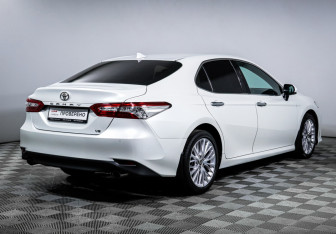 Подержанный автомобиль Toyota Camry Sedan 2021 года (5 фото)