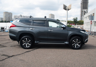 Подержанный автомобиль Mitsubishi Pajero Sport 2018 года (8 фото)