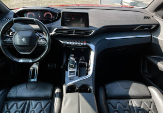 Подержанный автомобиль Peugeot 3008 2018 года (12 фото)