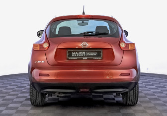 Подержанный автомобиль Nissan Juke 2014 года (6 фото)