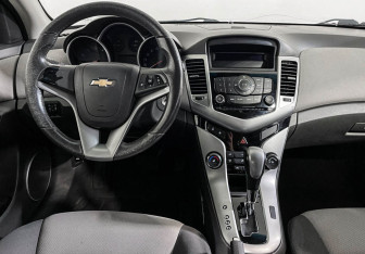 Подержанный автомобиль Chevrolet Cruze Sedan 2010 года (12 фото)