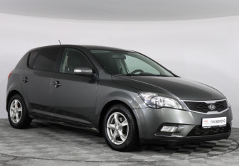Подержанный автомобиль Kia Ceed Hatchback 2010 года (2 фото)