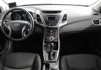 Подержанный автомобиль Hyundai Elantra Sedan 2015 года (6 фото)