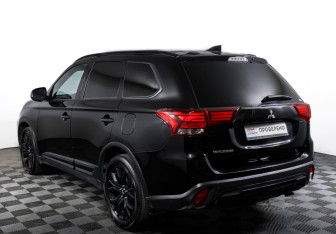 Подержанный автомобиль Mitsubishi Outlander 2021 года (7 фото)
