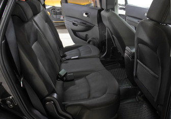 Подержанный автомобиль Nissan Qashqai+2 2011 года (12 фото)