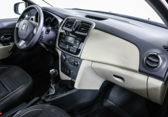 Подержанный автомобиль Renault Logan Sedan 2015 года (5 фото)