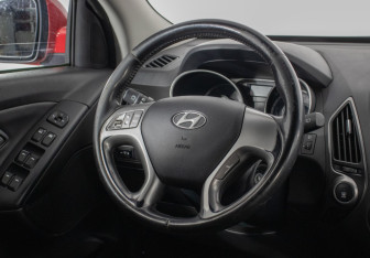 Подержанный автомобиль Hyundai ix35 2013 года (15 фото)