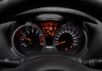 Подержанный автомобиль Nissan Juke 2012 года (13 фото)