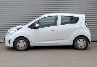 Подержанный автомобиль Chevrolet Spark 2012 года (8 фото)