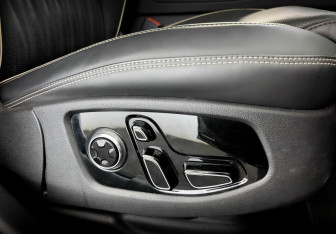 Подержанный автомобиль Genesis G90 2021 года (25 фото)