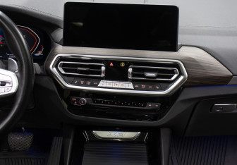 Подержанный автомобиль BMW X3 2024 года (15 фото)