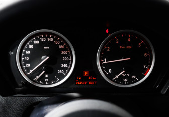 Подержанный автомобиль BMW X6 2011 года (10 фото)