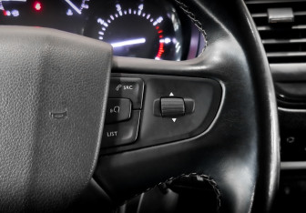 Подержанный автомобиль Peugeot Traveller 2022 года (26 фото)