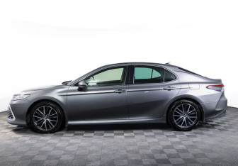 Подержанный автомобиль Toyota Camry Sedan 2022 года (8 фото)