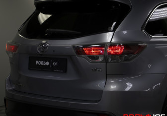 Подержанный автомобиль Toyota Highlander 2014 года (24 фото)