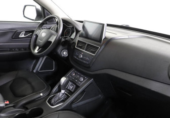 Подержанный автомобиль FAW Besturn X40 2020 года (5 фото)