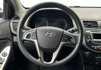 Подержанный автомобиль Hyundai Solaris Sedan 2015 года (12 фото)