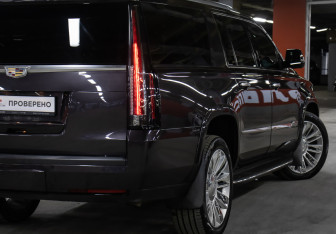 Подержанный автомобиль Cadillac Escalade Suv 2016 года (25 фото)