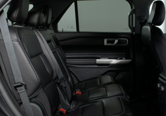 Подержанный автомобиль Ford Explorer 2020 года (20 фото)