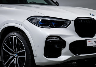 Подержанный автомобиль BMW X5 2019 года (16 фото)