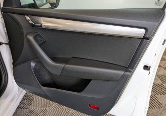 Подержанный автомобиль Skoda Octavia Liftback 2018 года (24 фото)