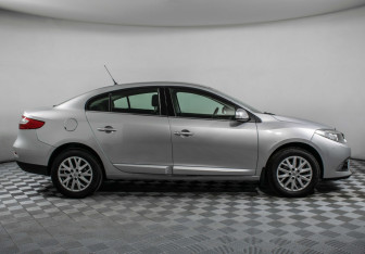 Подержанный автомобиль Renault Fluence 2013 года (4 фото)