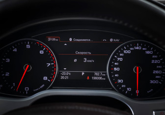 Подержанный автомобиль Audi A8 2016 года (18 фото)
