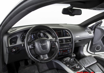 Подержанный автомобиль Audi S5 Coupe 2010 года (22 фото)