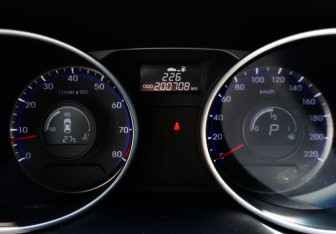 Подержанный автомобиль Hyundai ix35 2015 года (15 фото)