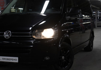 Подержанный автомобиль Volkswagen Multivan 2010 года (24 фото)