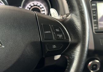 Подержанный автомобиль Mitsubishi Outlander 2012 года (17 фото)